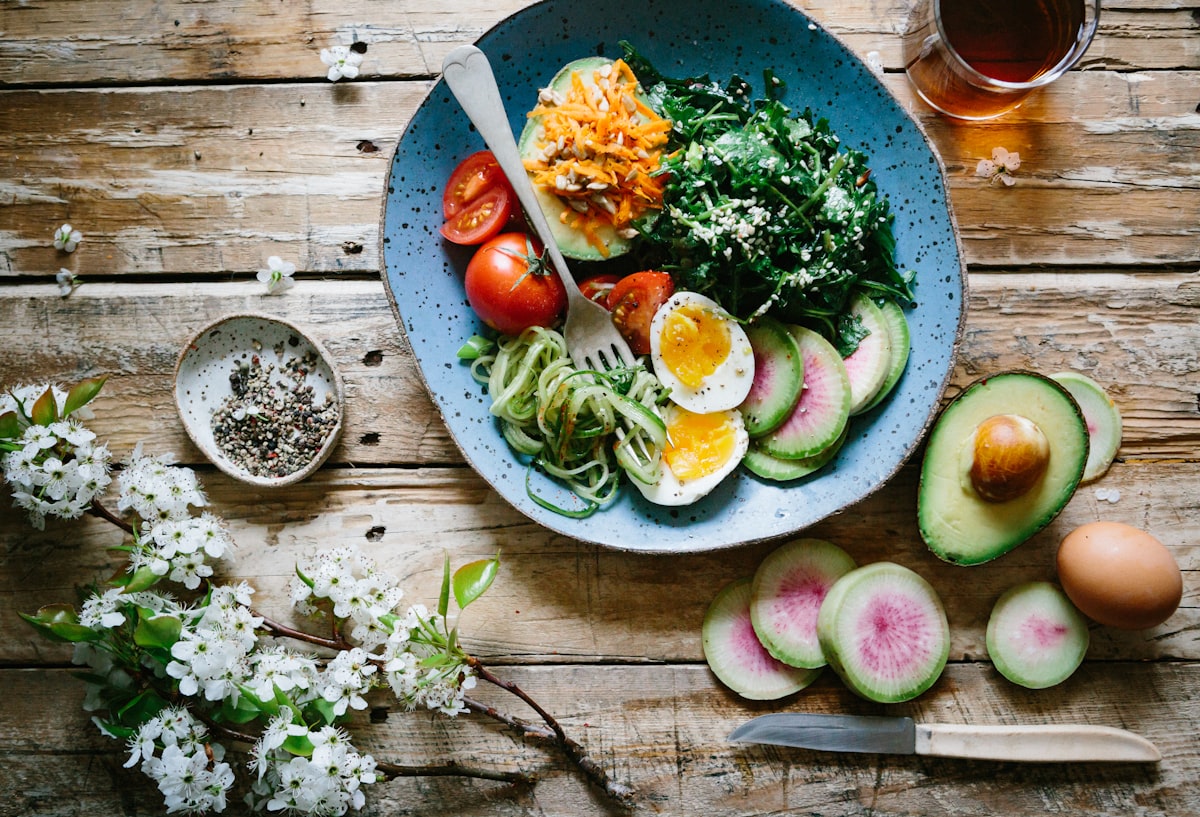 A fresh, balanced meal — the kind of day MinifyMe helps you keep track of
